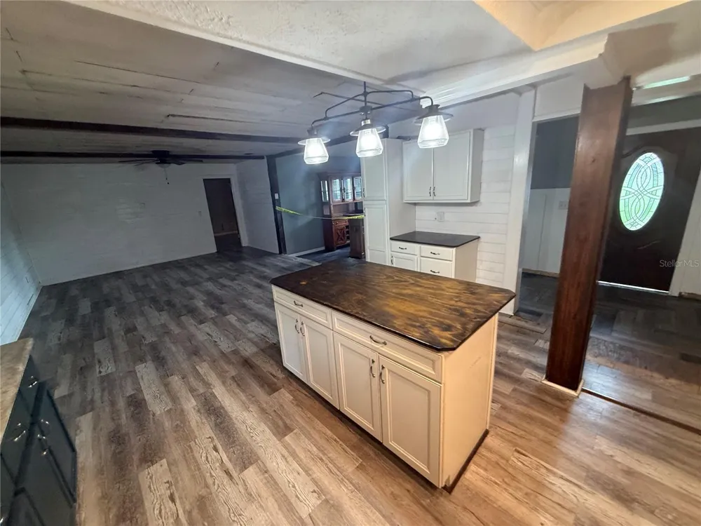 1806 WATERMAN DRIVE Valrico, FL 33594