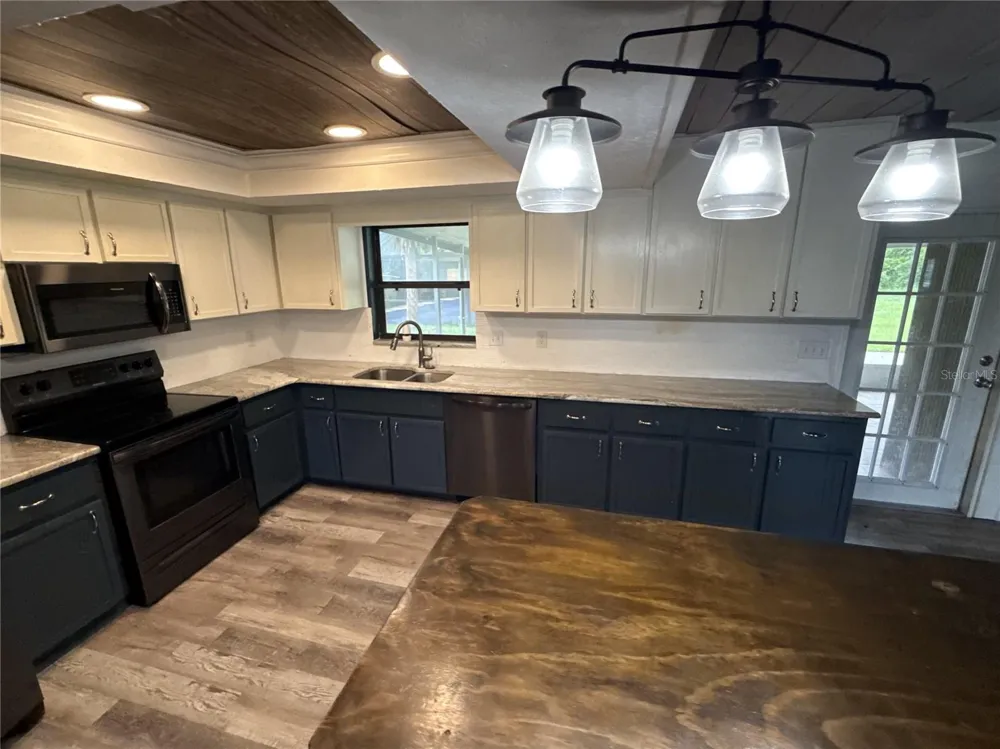 1806 WATERMAN DRIVE Valrico, FL 33594