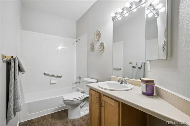 2894 W Riverwalk Circle #B211 Littleton, CO 80123