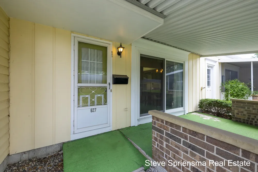 627 Carriage Lane Georgetown Charter Township, MI 49428