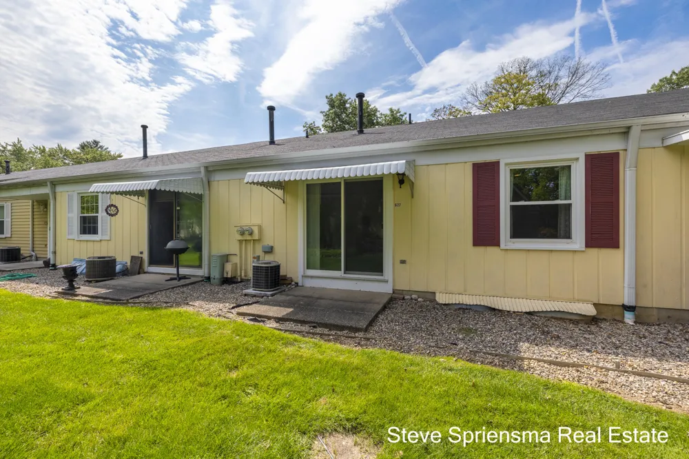 627 Carriage Lane Georgetown Charter Township, MI 49428