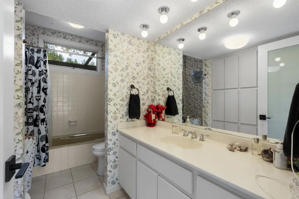 930 Electra Lakeway, TX 78734
