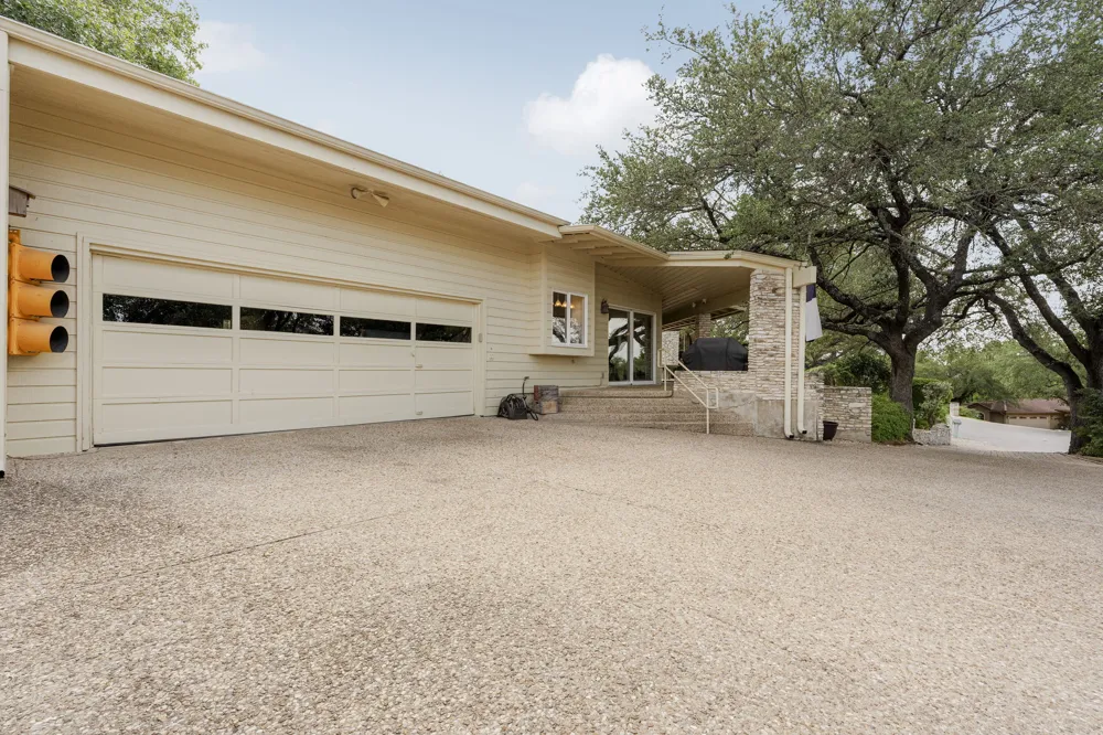 930 Electra Lakeway, TX 78734