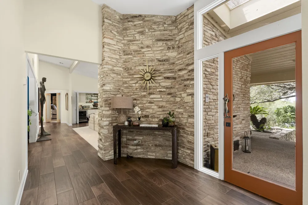 930 Electra Lakeway, TX 78734