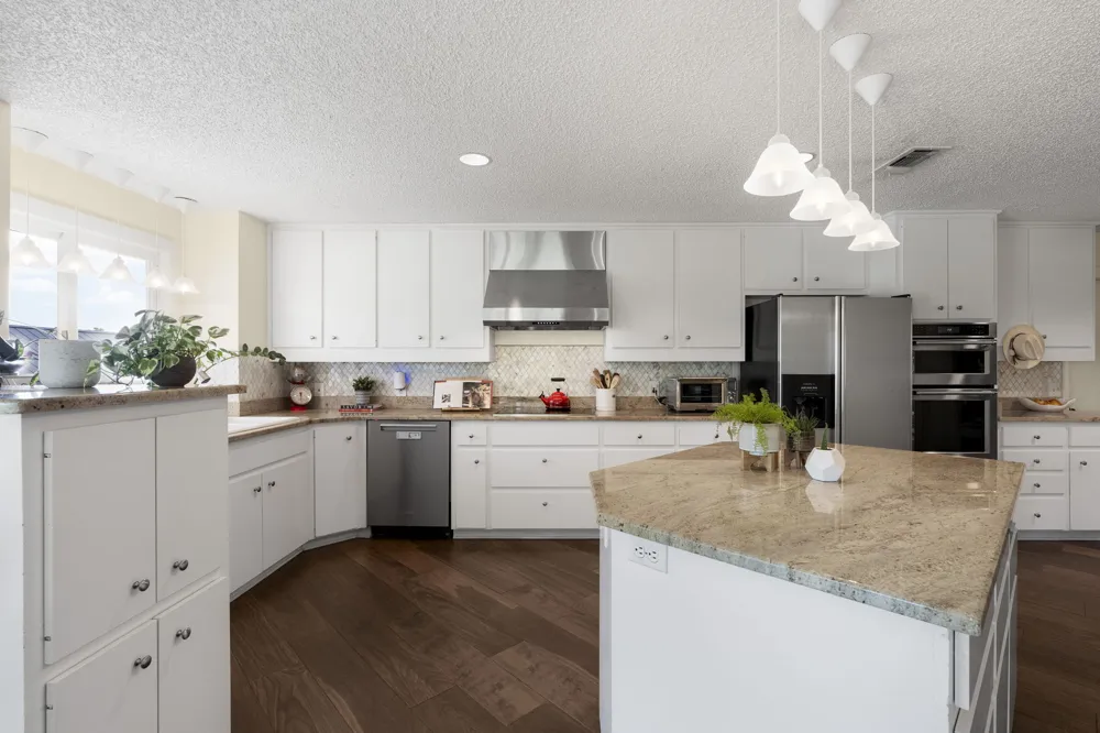 930 Electra Lakeway, TX 78734