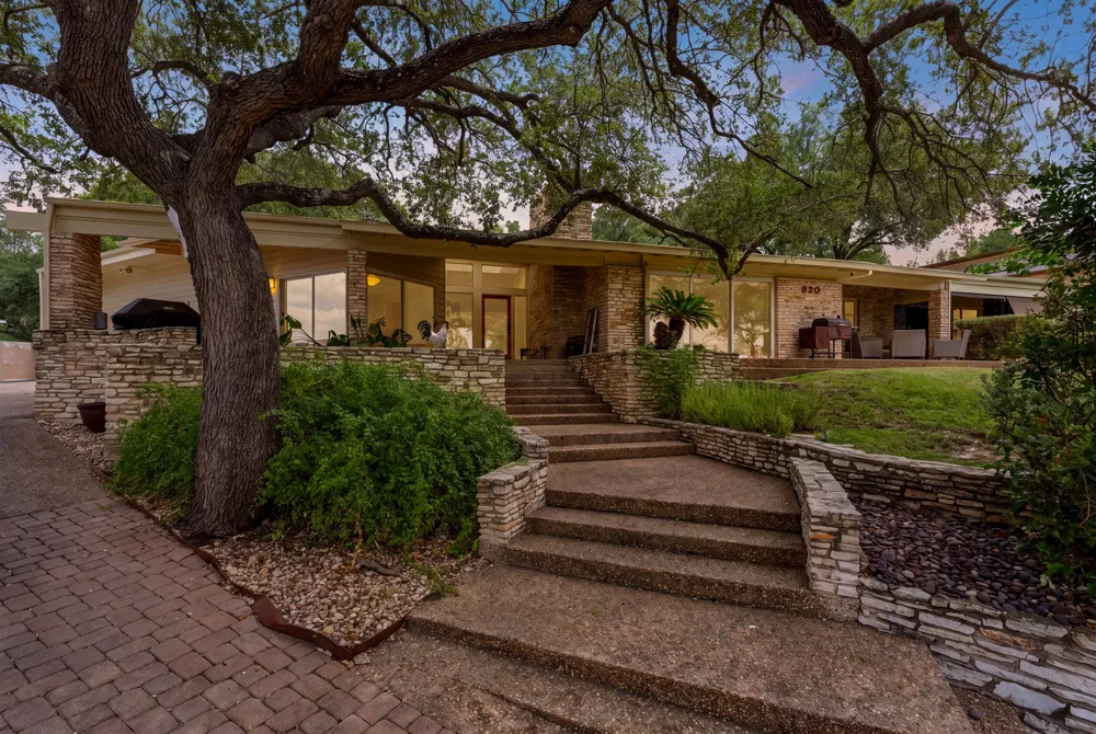 930 Electra Lakeway, TX 78734