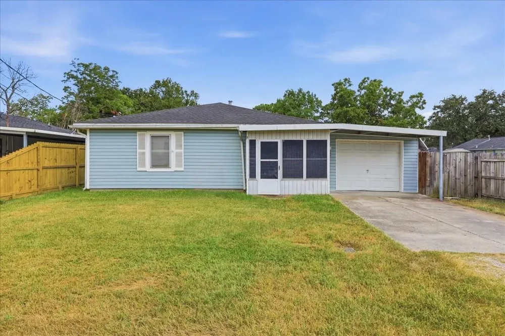 1611 Avenue C Nederland, TX 77627