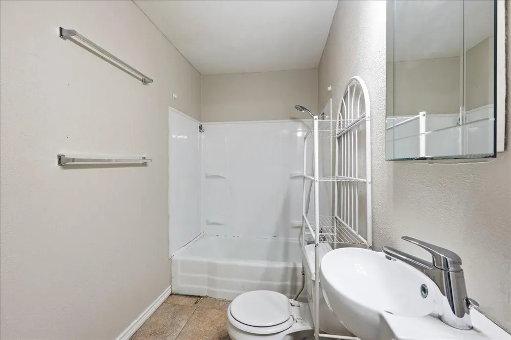 1611 Avenue C Nederland, TX 77627