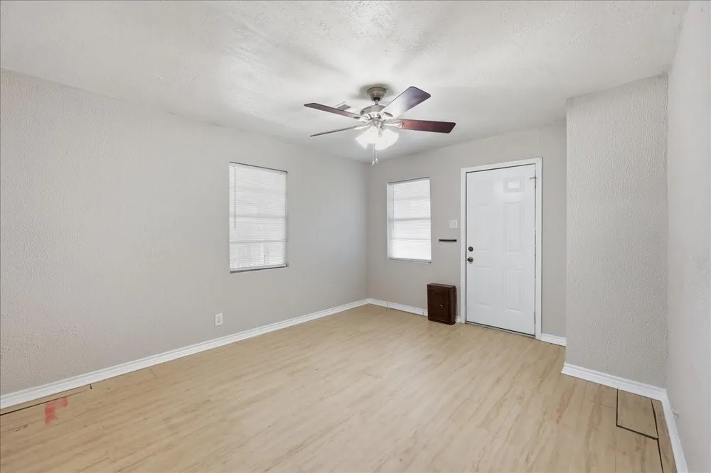 1611 Avenue C Nederland, TX 77627