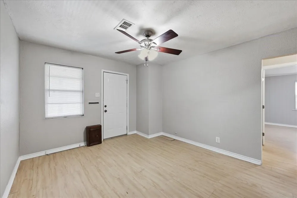 1611 Avenue C Nederland, TX 77627