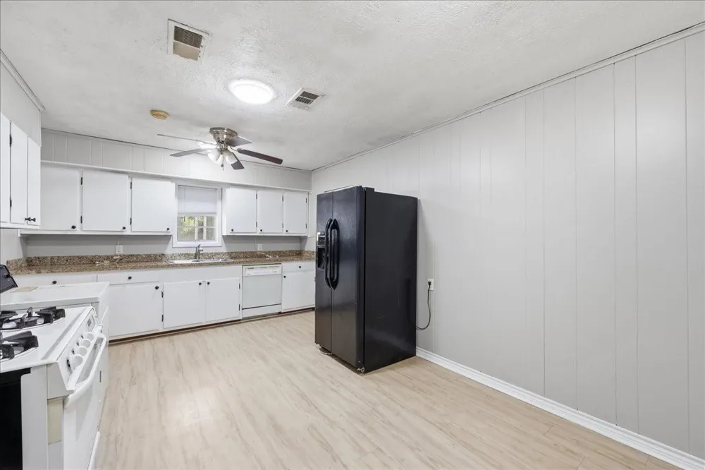 1611 Avenue C Nederland, TX 77627
