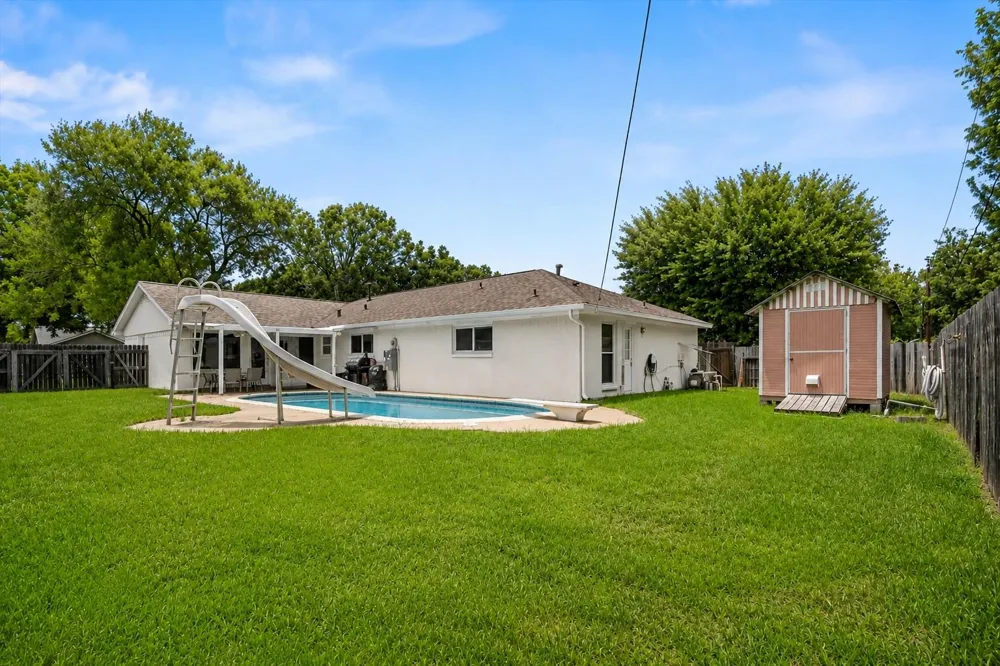 2309 Halbert Drive Pearland, TX 77581