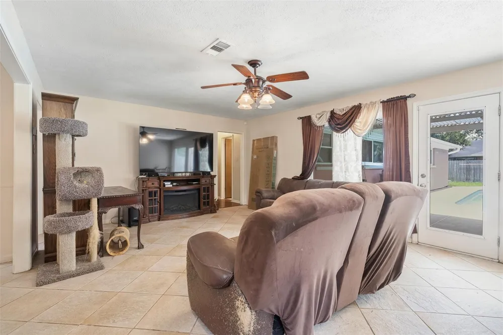 2309 Halbert Drive Pearland, TX 77581