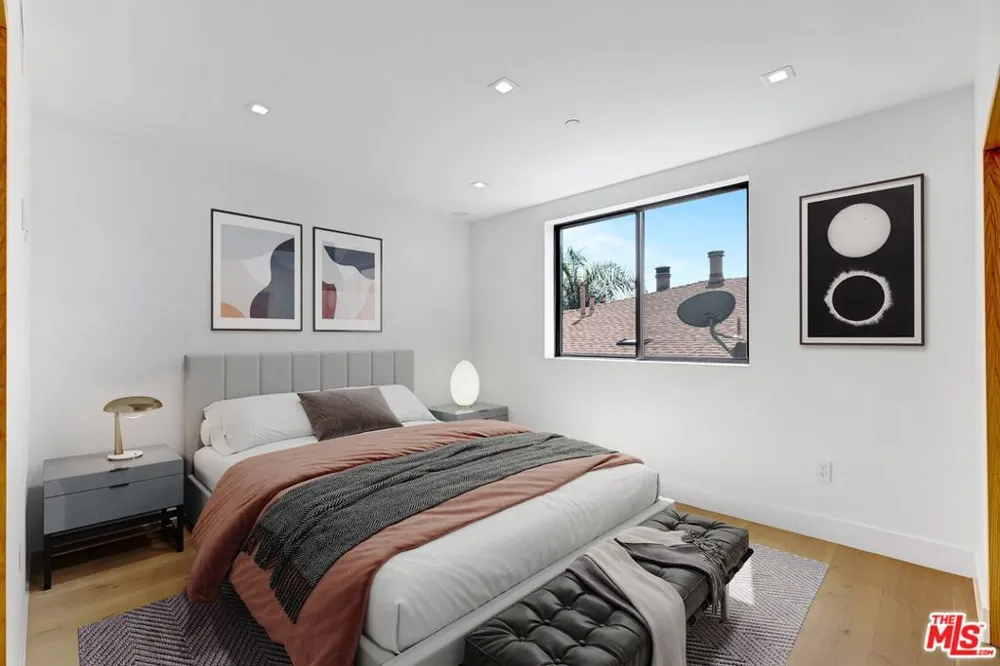 4329 Radford Avenue #2 Studio City, CA 91604