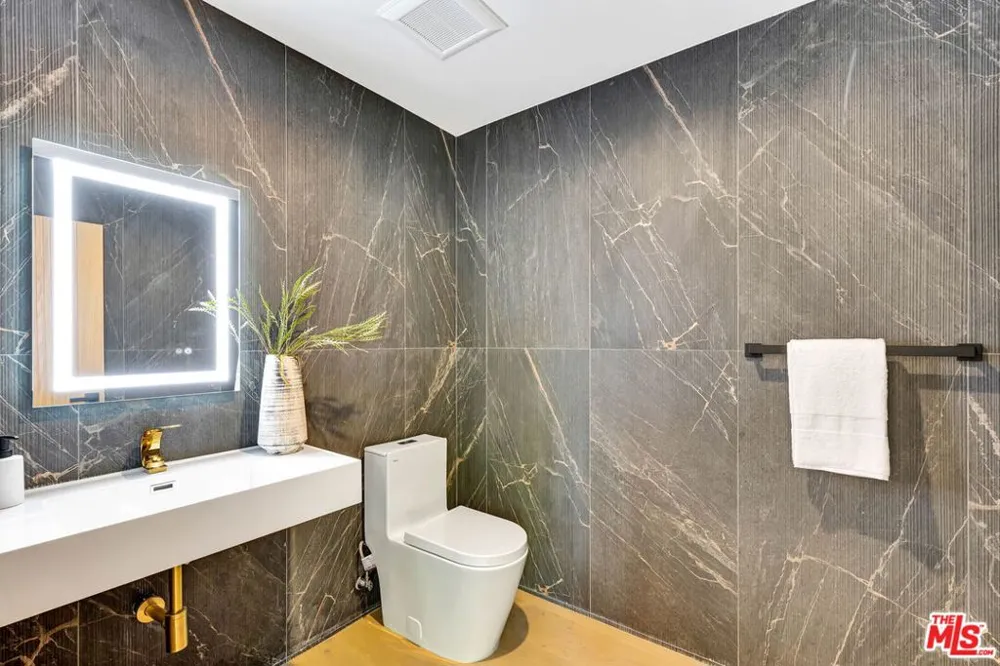 4329 Radford Avenue #2 Studio City, CA 91604