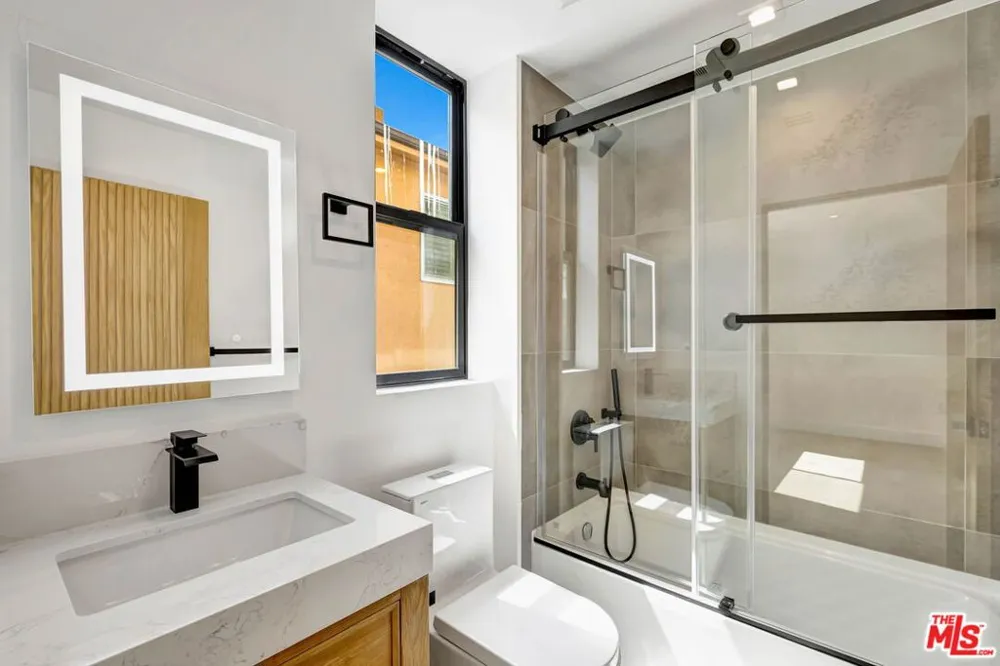 4329 Radford Avenue #2 Studio City, CA 91604