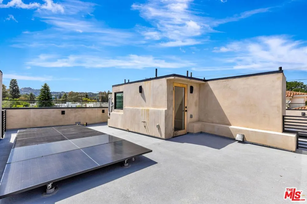 4329 Radford Avenue #2 Studio City, CA 91604