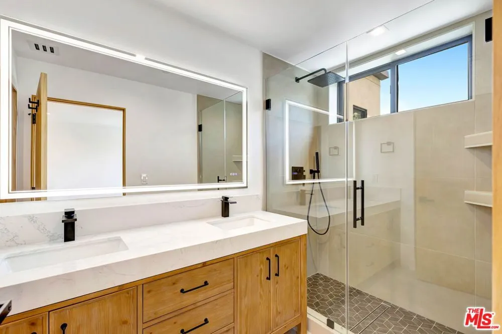 4329 Radford Avenue #2 Studio City, CA 91604