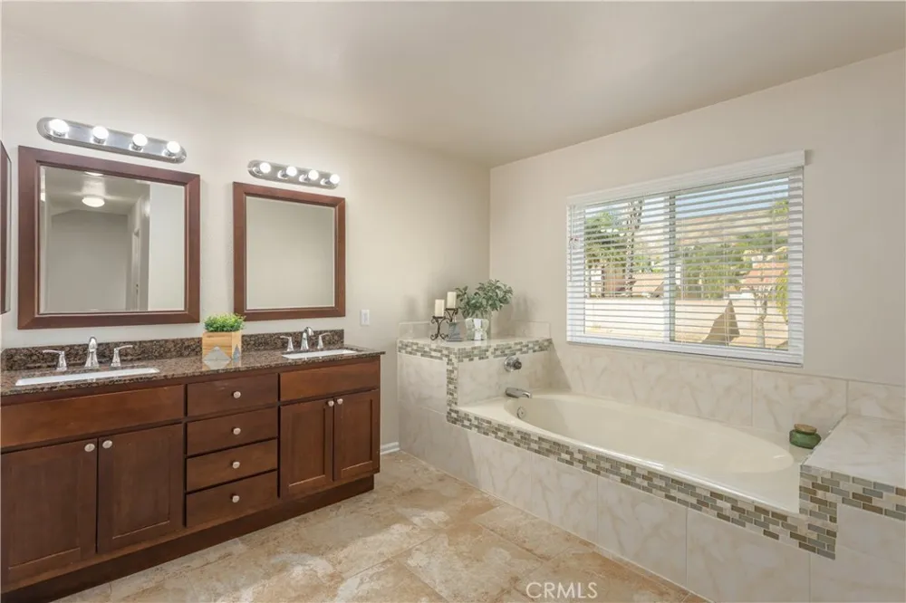 3061 Prado Lane Colton, CA 92324