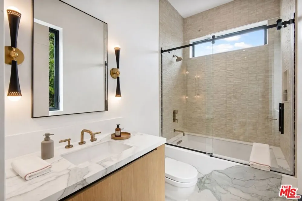 1030 Centinela Avenue Santa Monica, CA 90403