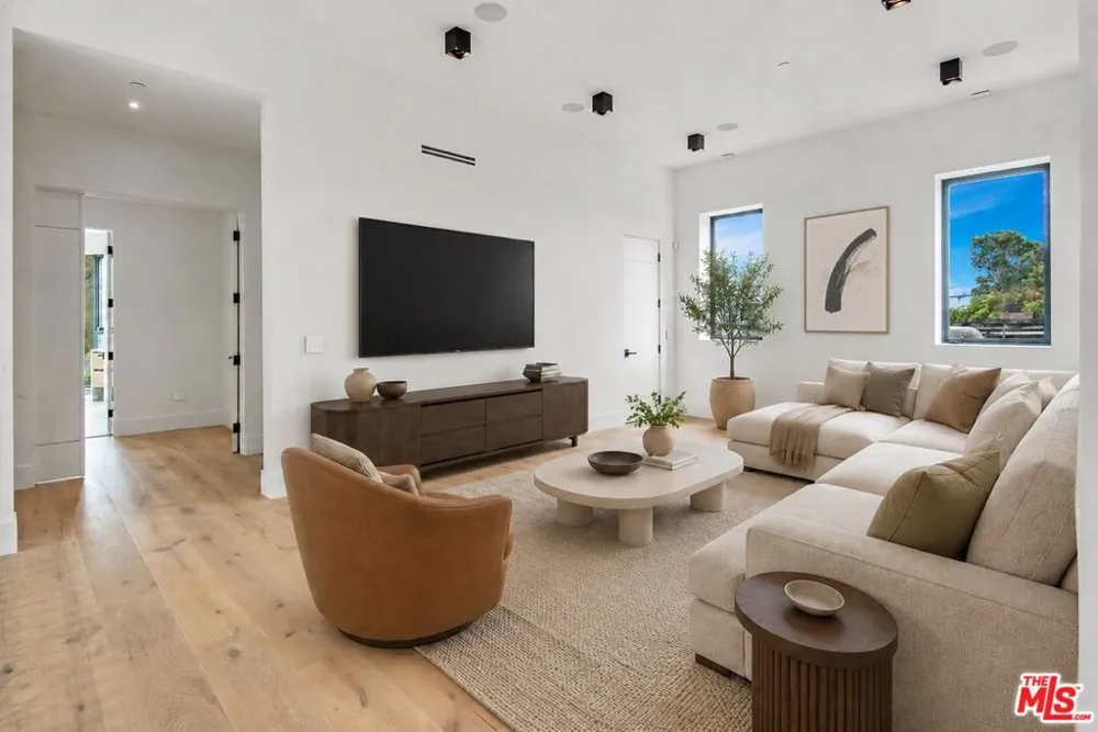 1030 Centinela Avenue Santa Monica, CA 90403