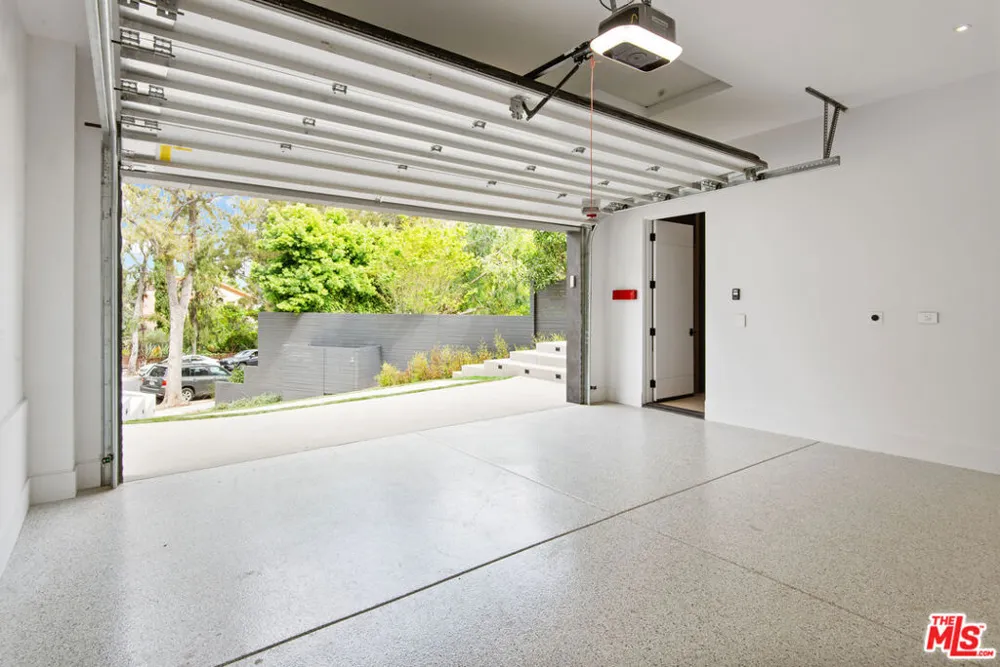 1030 Centinela Avenue Santa Monica, CA 90403