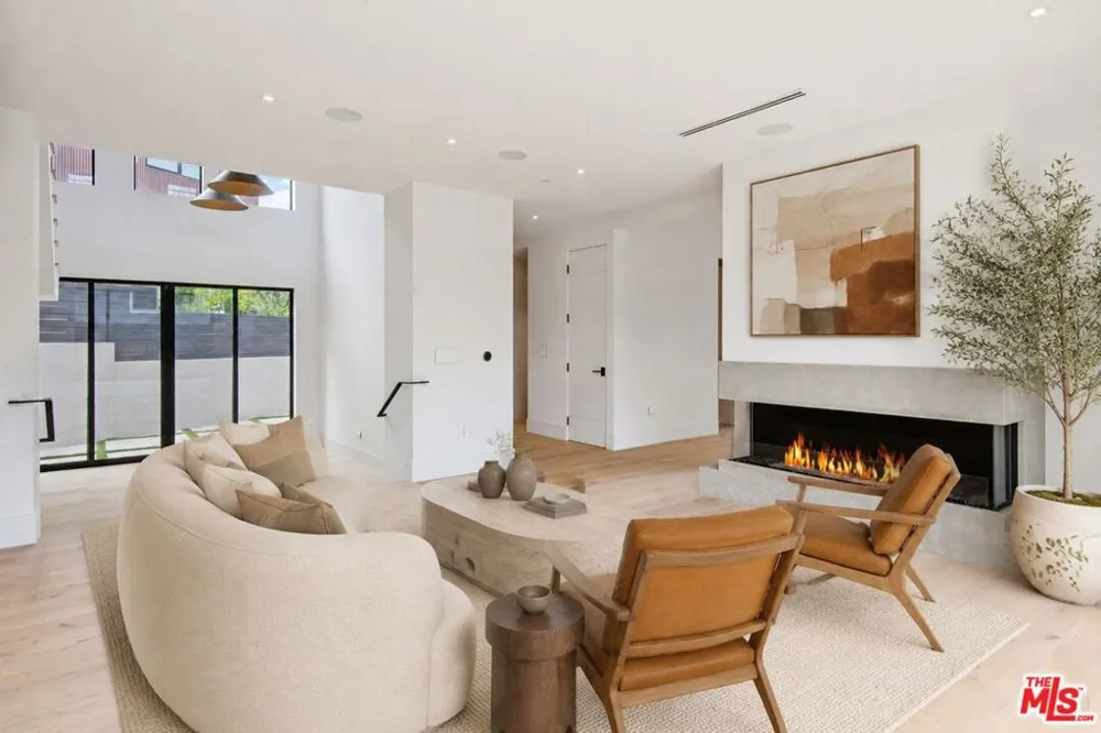 1030 Centinela Avenue Santa Monica, CA 90403
