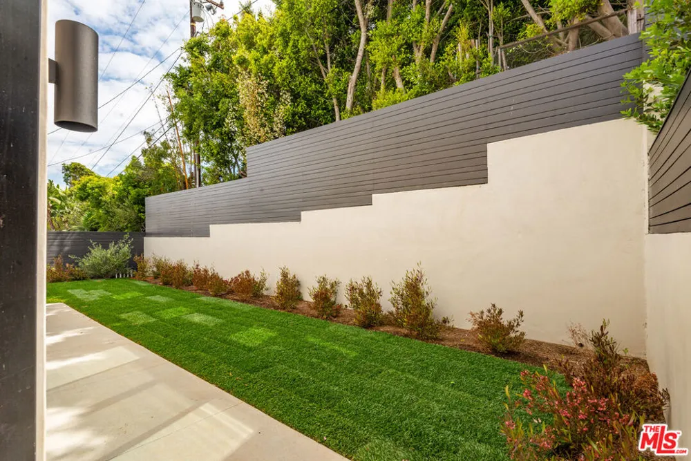 1030 Centinela Avenue Santa Monica, CA 90403