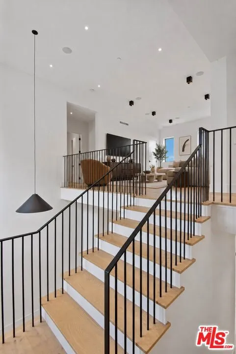 1030 Centinela Avenue Santa Monica, CA 90403