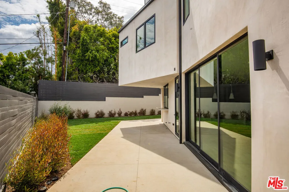 1030 Centinela Avenue Santa Monica, CA 90403