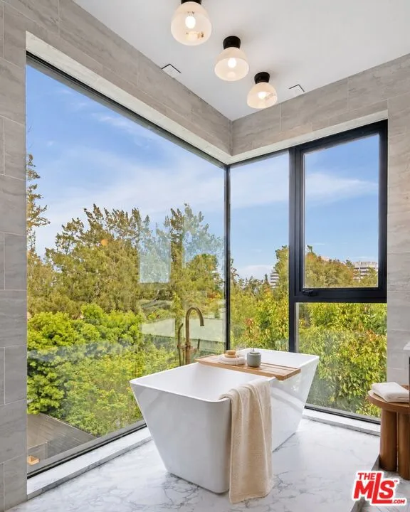 1030 Centinela Avenue Santa Monica, CA 90403