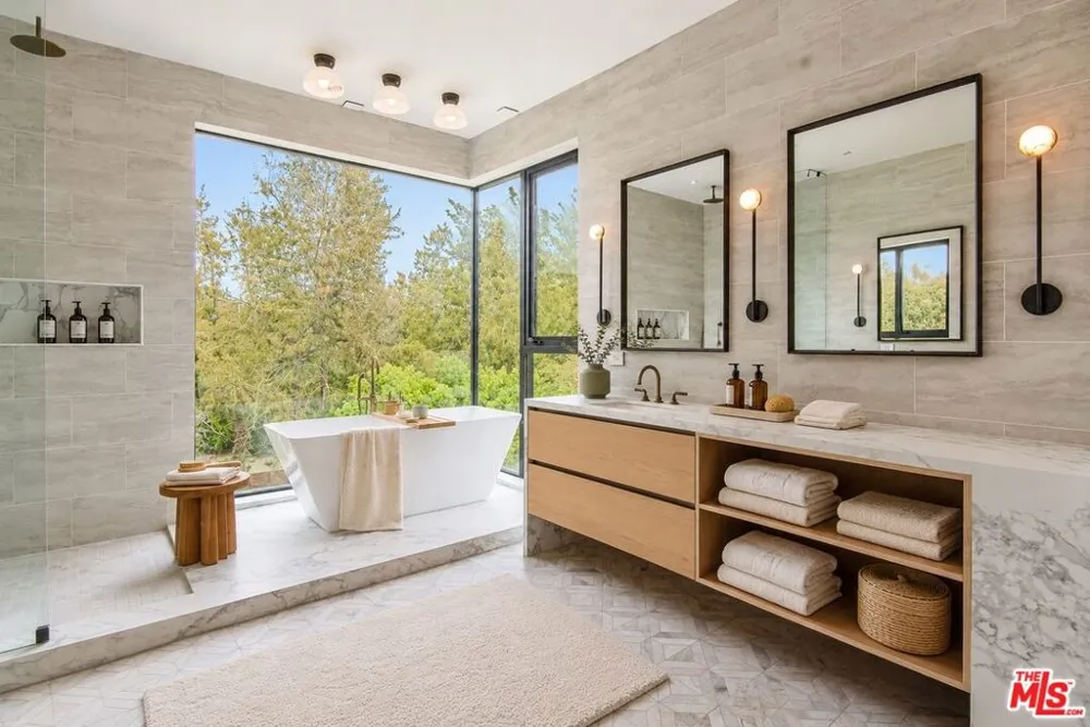 1030 Centinela Avenue Santa Monica, CA 90403