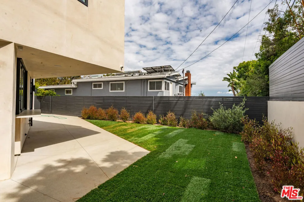 1030 Centinela Avenue Santa Monica, CA 90403