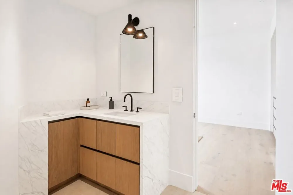 1030 Centinela Avenue Santa Monica, CA 90403