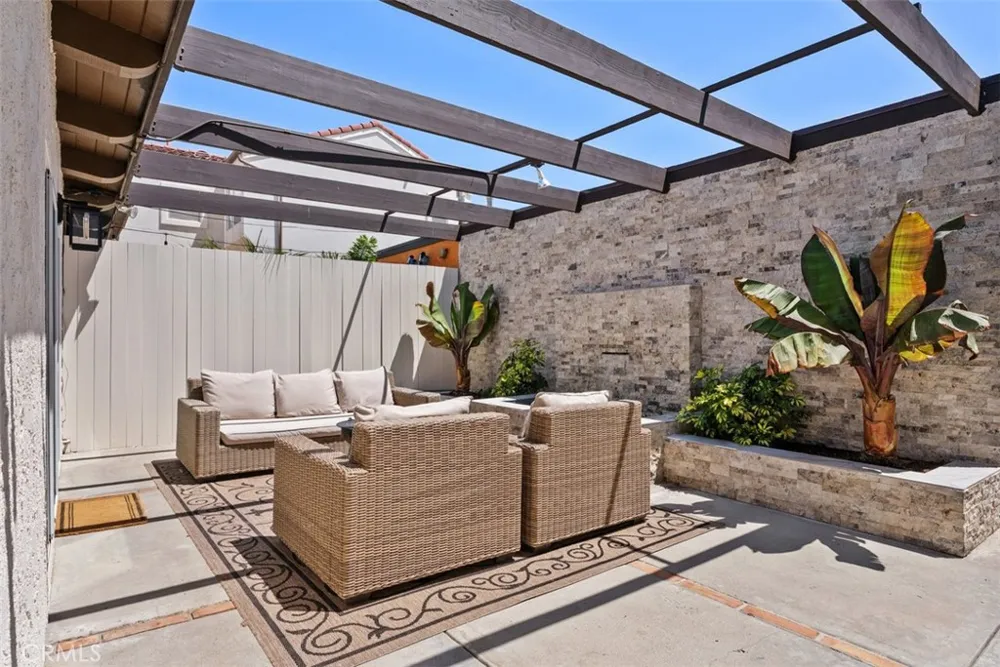 610 21st Street Huntington Beach, CA 92648