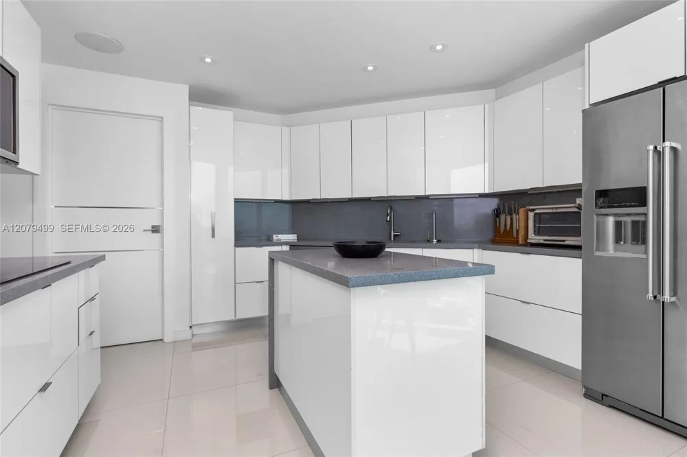 300 S Pointe Dr #2005 Miami Beach, FL 33139