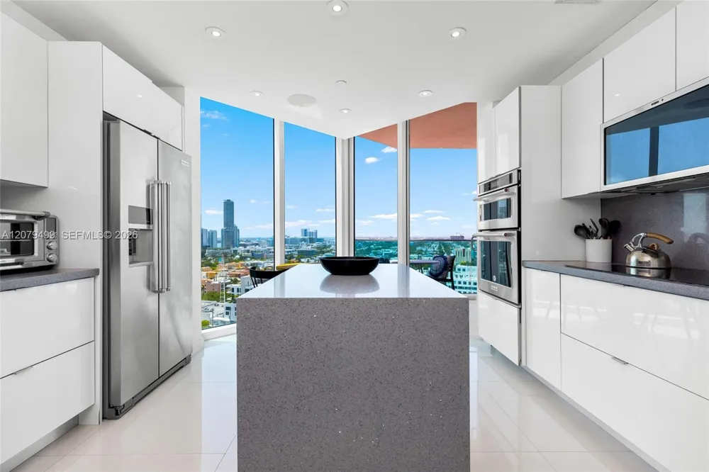 300 S Pointe Dr #2005 Miami Beach, FL 33139