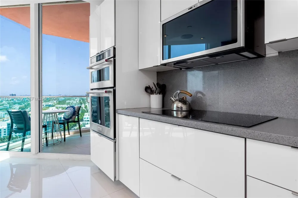 300 S Pointe Dr #2005 Miami Beach, FL 33139