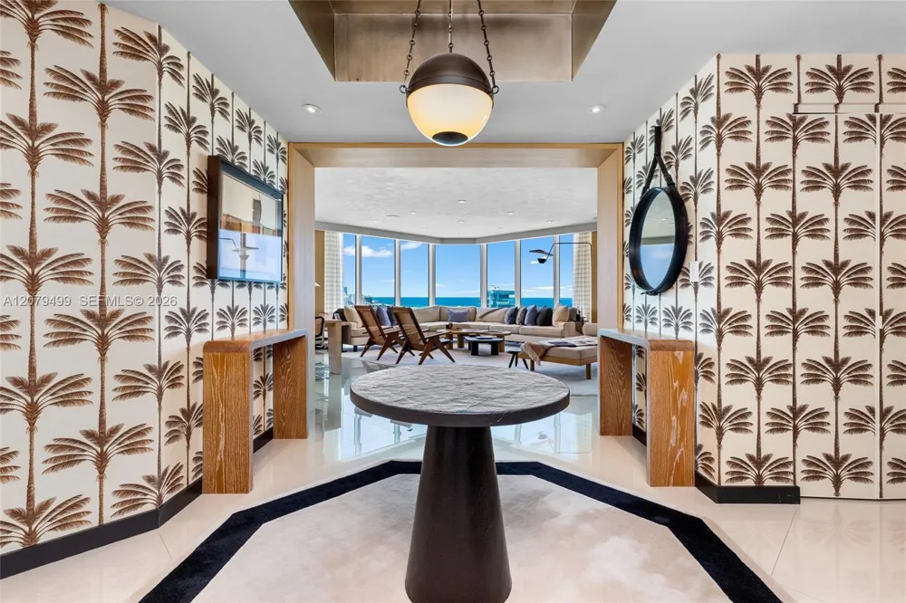 300 S Pointe Dr #2005 Miami Beach, FL 33139