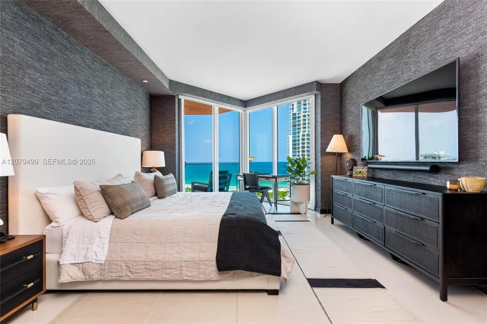 300 S Pointe Dr #2005 Miami Beach, FL 33139