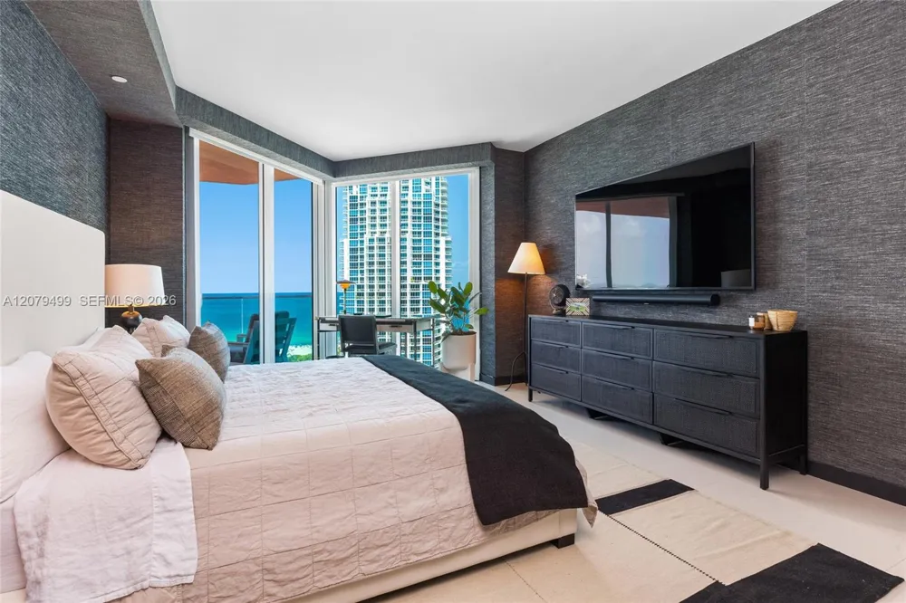 300 S Pointe Dr #2005 Miami Beach, FL 33139