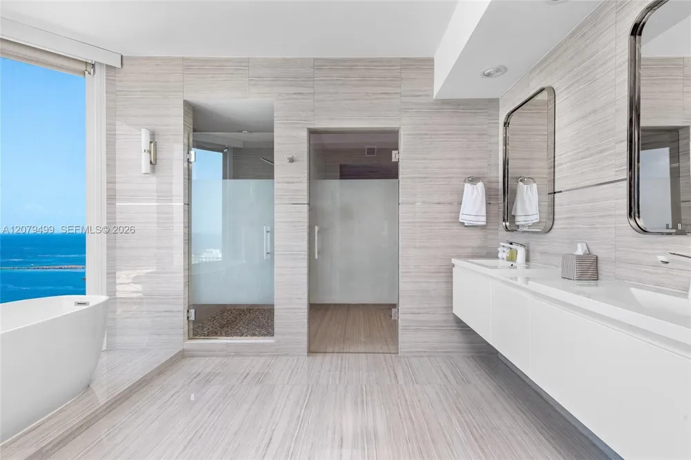 300 S Pointe Dr #2005 Miami Beach, FL 33139