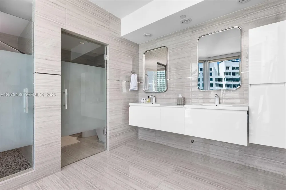 300 S Pointe Dr #2005 Miami Beach, FL 33139