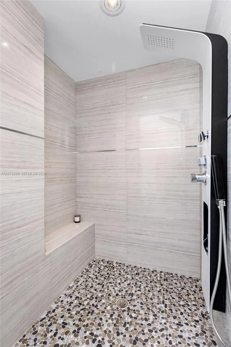 300 S Pointe Dr #2005 Miami Beach, FL 33139