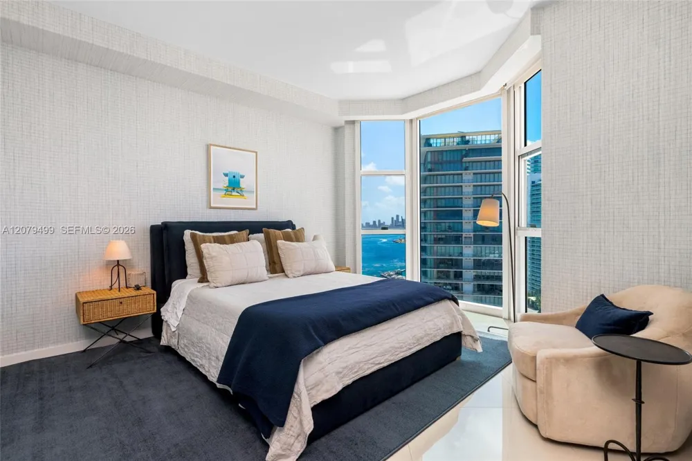 300 S Pointe Dr #2005 Miami Beach, FL 33139