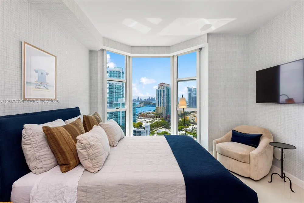 300 S Pointe Dr #2005 Miami Beach, FL 33139