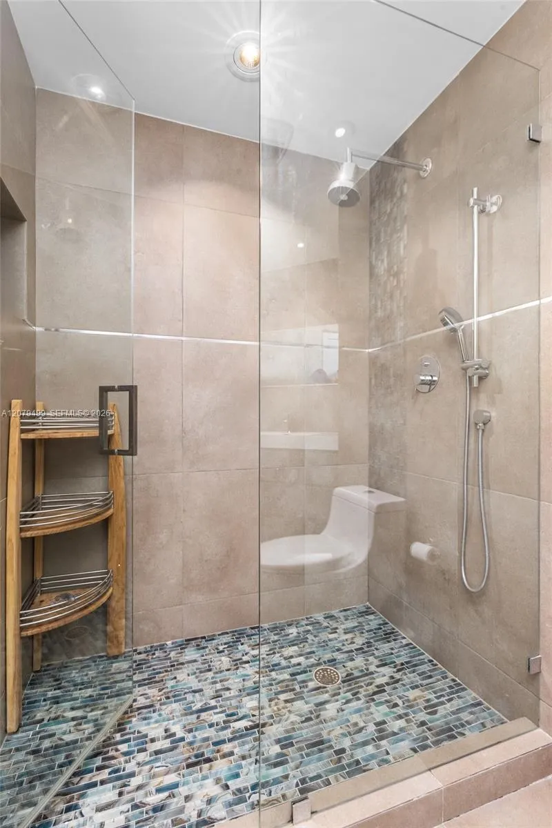 300 S Pointe Dr #2005 Miami Beach, FL 33139