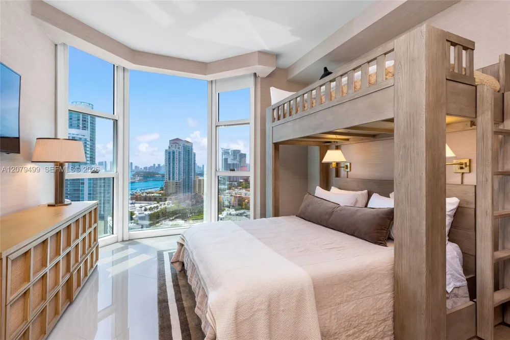 300 S Pointe Dr #2005 Miami Beach, FL 33139