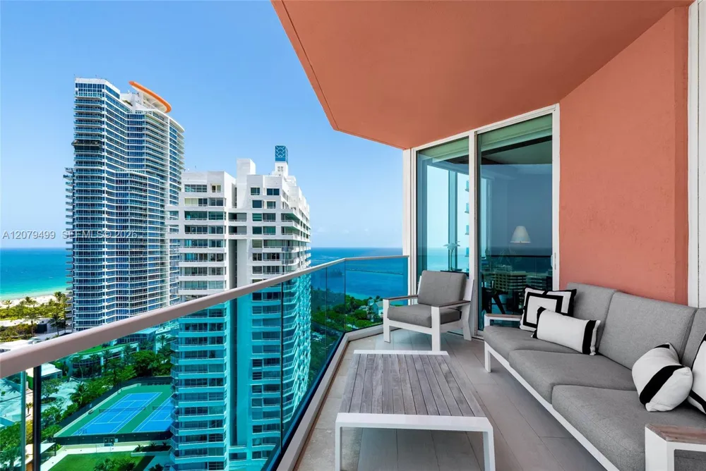 300 S Pointe Dr #2005 Miami Beach, FL 33139