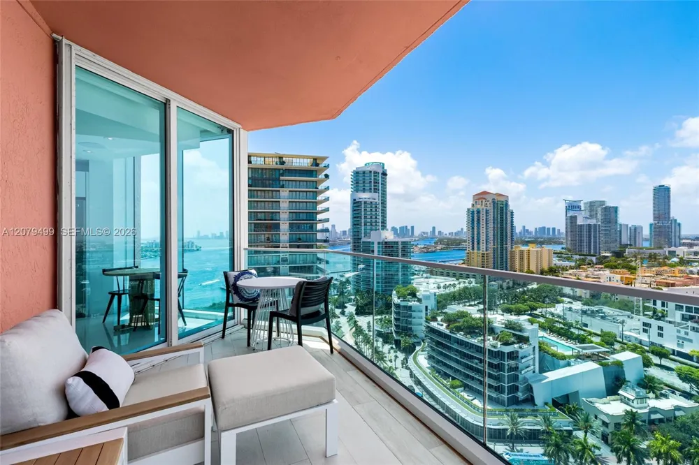 300 S Pointe Dr #2005 Miami Beach, FL 33139